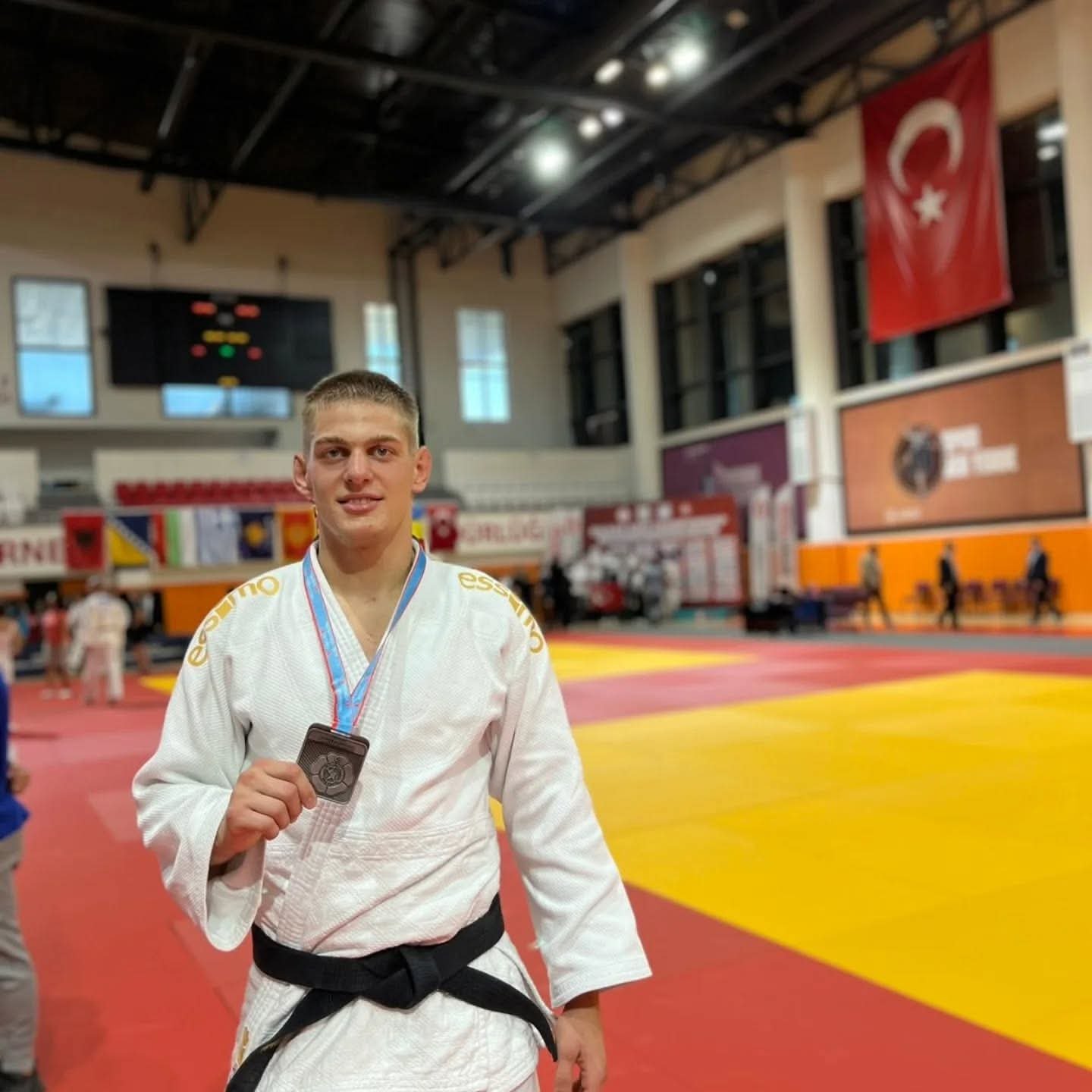 0-02-05-b963dde74822355f93ec560770aa05f7da7fe24b5b1fade0dc795d9ef5fa22e9_2233a106790