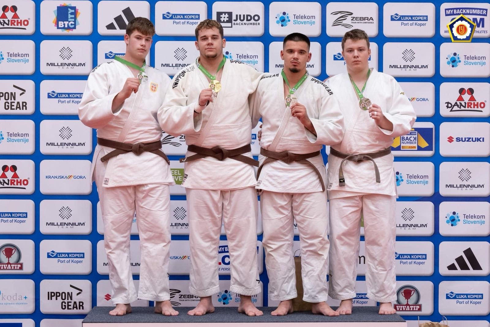 Lubura na postolju u Kranju